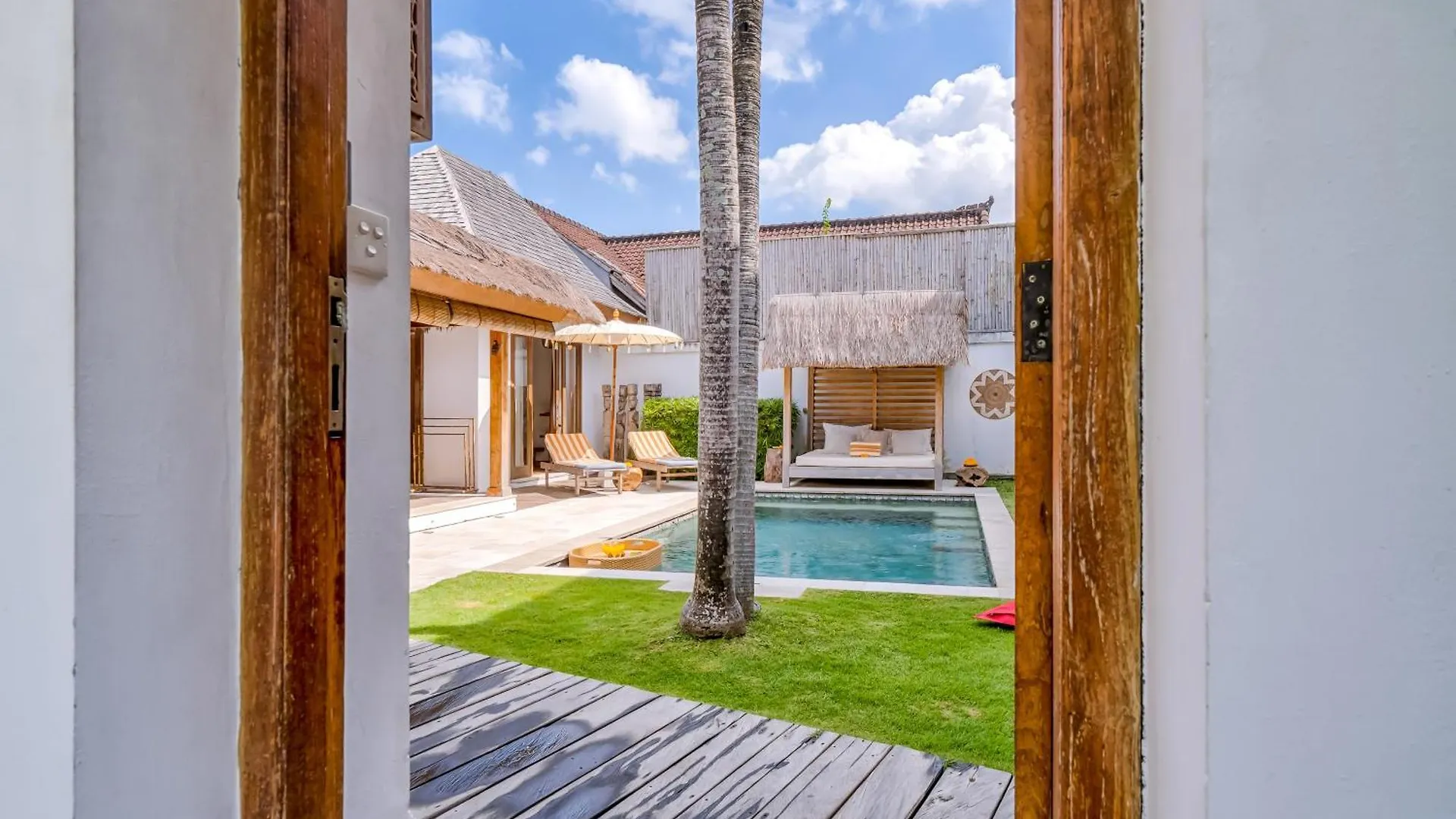 Charming And Tropical 3-Br Villa In Seminyak