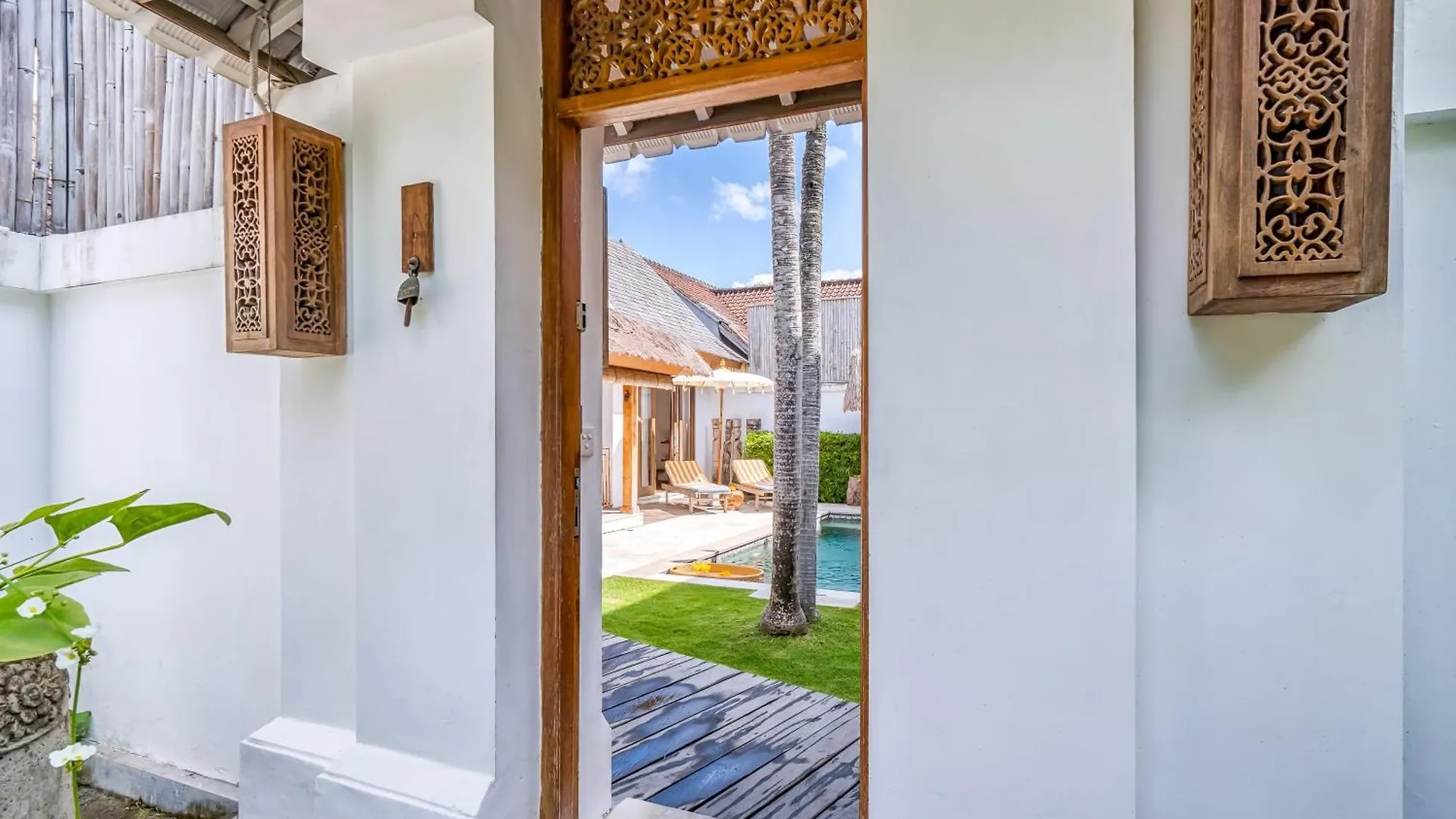 Charming And Tropical 3-Br Villa In Seminyak Indonesia