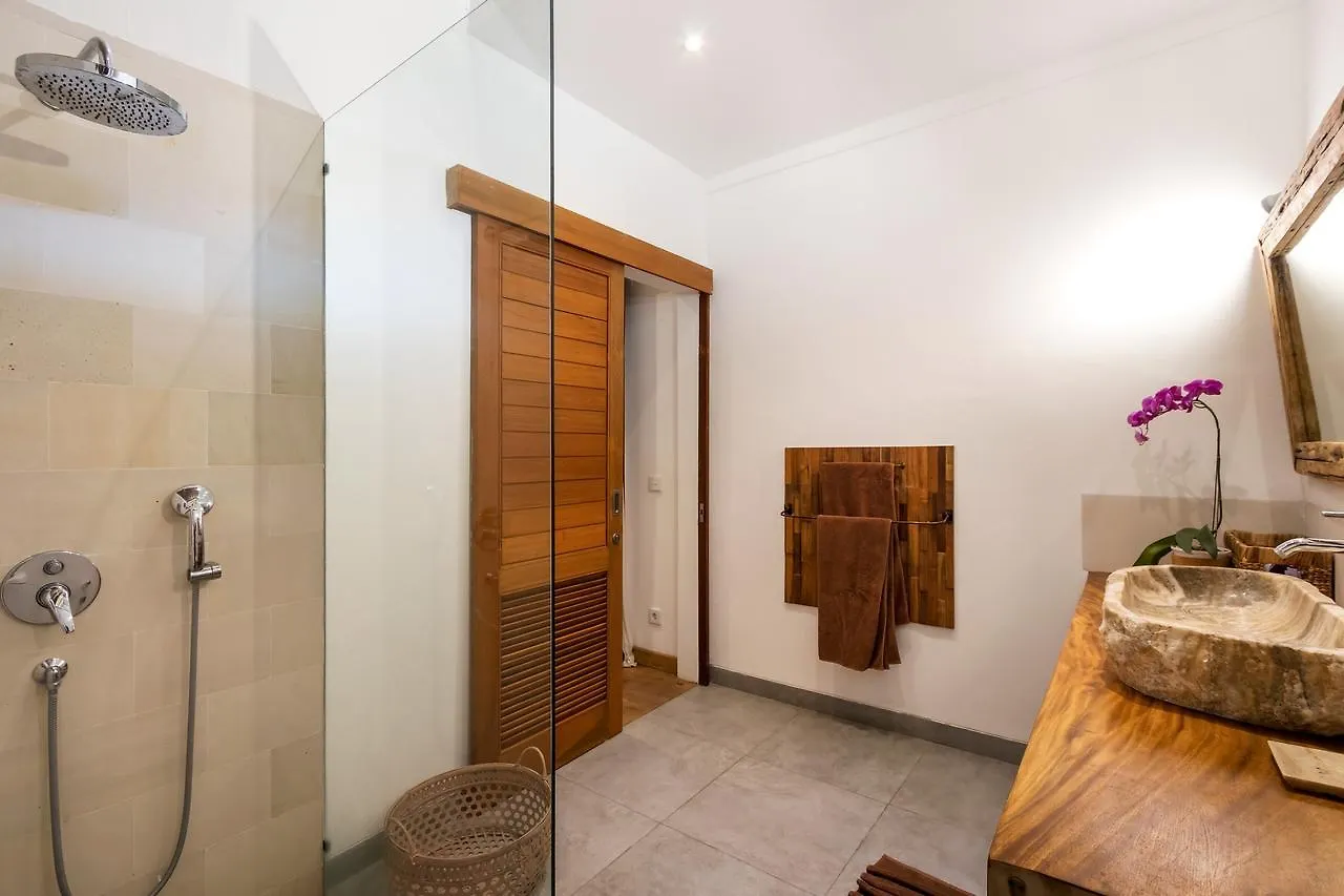 Charming And Tropical 3-Br Villa In Seminyak