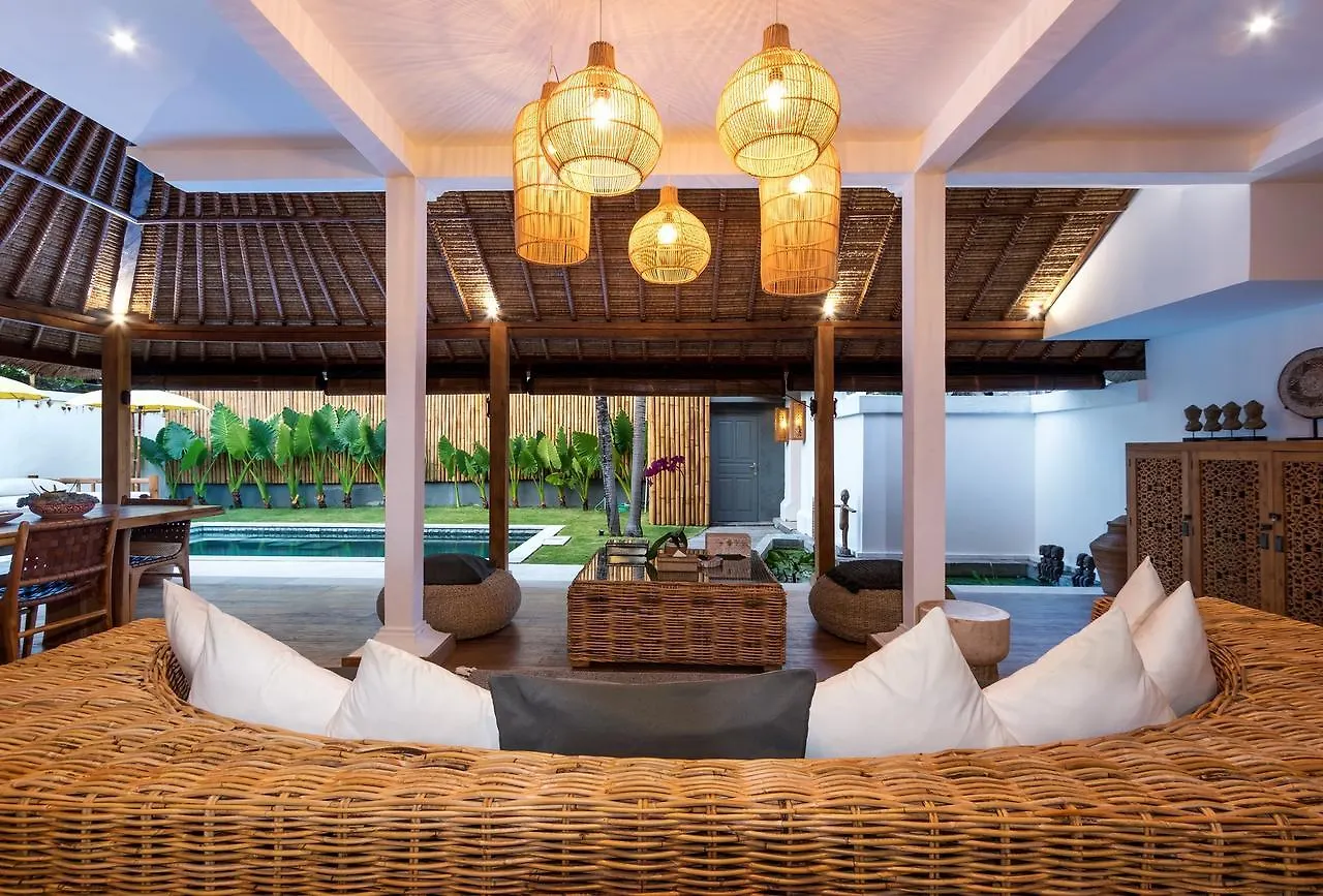 Charming And Tropical 3-Br Villa In Seminyak  Seminyak (Bali)